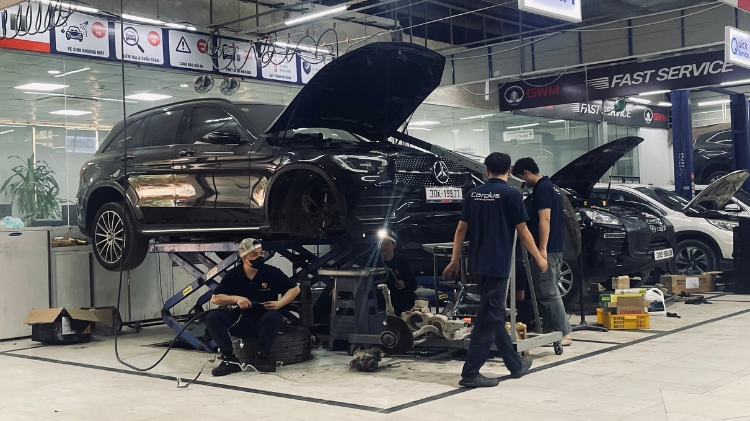 Một ngày làm việc tại xưởng sửa xe Châu Âu Carplus Tây Hồ - Chuyên sửa chữa xe sang Hà Nội