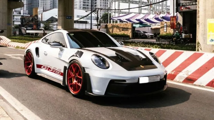 Porsche 911 GT3 RS 992 đầu tiên chính thức xuất hiện trên đường phố Việt Nam